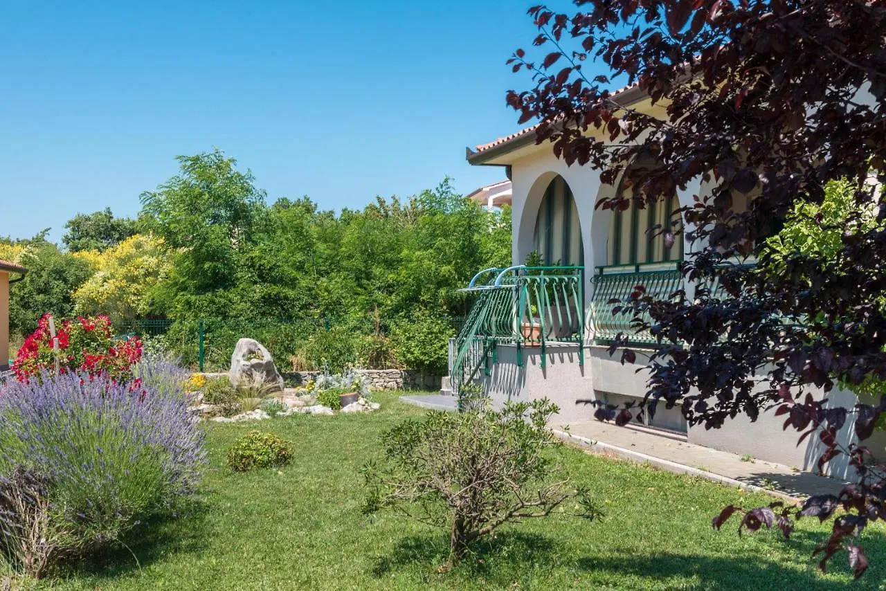 Apartamento Holiday House Olive Grove With Pool And Garden Labin  Croacia